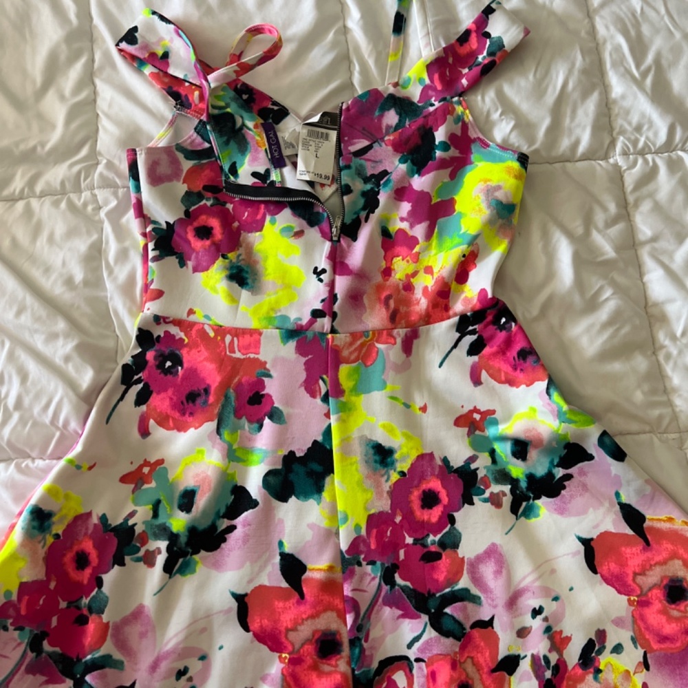 Dress - Picture 2 of 2